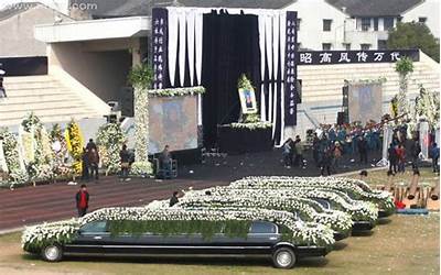 梦见参加葬礼是什么意思(梦见自己参加葬礼意味着什么)